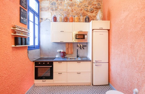 Attiki Apartment | Modern apartment with roof terrace in Athens