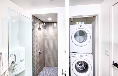 Shawmut Apartment | Modern Apt In South End-345-538