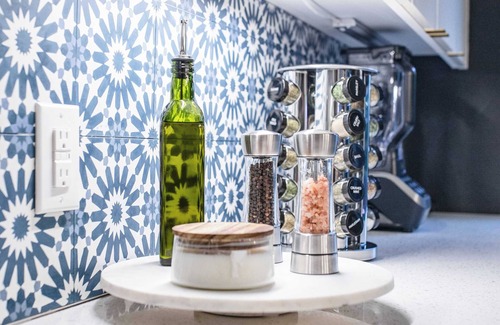 Holly House | Modern ATX Mansion Walk to 6th Street