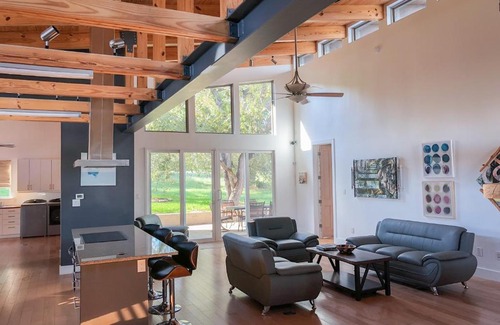 Brushy Creek House | Modern Austin Retreat Getaway - exquisite home!
