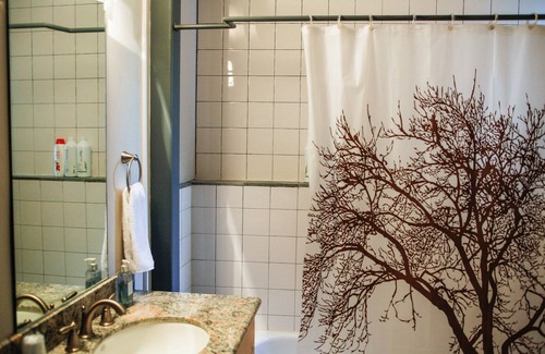 Neartown Bed & Breakfast | Modern B & B