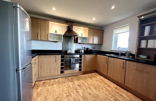 Crynant Apartment | Modern Beachfront Bliss with Spectacular Views