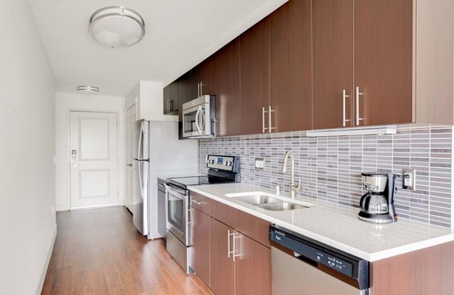 West Bellevue Apartment | Modern Bellevue 1BR w/Gym & Roof Lounge, easy commute, by Blueground