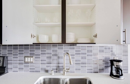 West Bellevue Apartment | Modern Bellevue 1BR w/Gym & Roof Lounge, easy commute, by Blueground