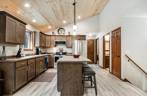 Arkdale House | Modern cabin with fast WiFi, firepit, pergola, W/D, & central AC