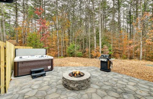 Gloversville House | Modern Cabin with Hot Tub and Sacandaga Lake Access!