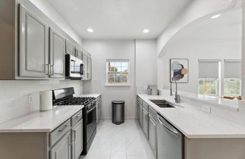 Foster Heights House | Modern Central East Austin 4BR Gem