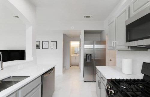Foster Heights House | Modern Central East Austin 4BR Gem