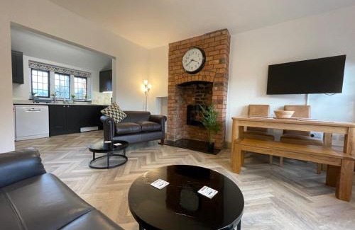 Lower Wick House | Modern city 3 bedroom bungalow