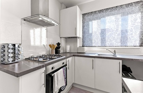 Chase House | Modern, Clean, Stylish & Totally Hassle-Free!