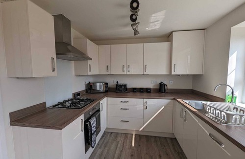 Mickleover House | Modern Comfy 3 Bed Home in Derby - Free 2 space driveway and free road parking