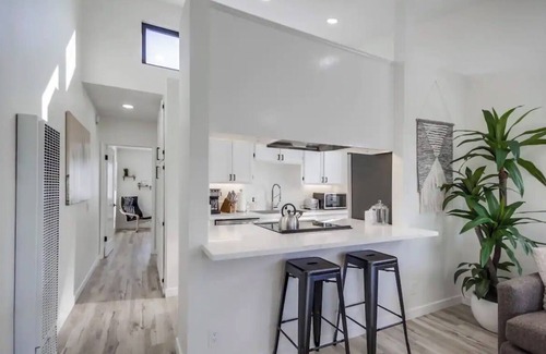 Pacific Beach Apartment | Modern & Comfy Apt Near It All + Parking!