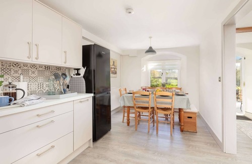 Shepton Mallet House | Modern Cottage, Countryside Views, Private Parking