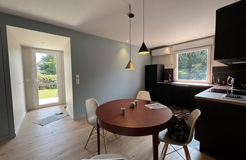 Ebreuil Cottage | Modern Cottage in Historic Village with Garden and Air Conditioning