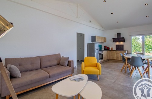 La Renaudiere Cottage | Modern Cottage near Nantes, Atlantic Coast & Puy du Fou — Ideal for Families with Scenic Pond & Terrace