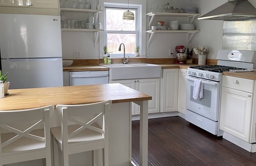 Mattituck Cottage | Modern Cottage with New Heated Pool