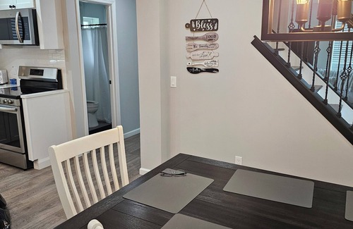 Woodbourne House | Modern Country Hideaway With 2 Ponds And Stream On 27 Scenic Acres.