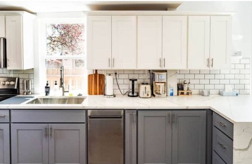 King House | Modern Cozy - 94 Walkscore - Pet Friednly - Near legacy Emanual