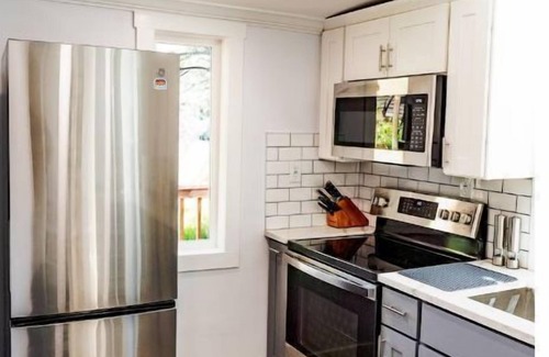 King House | Modern Cozy - 94 Walkscore - Pet Friednly - Near legacy Emanual