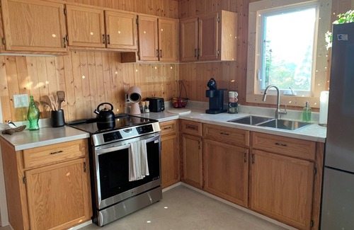 Bonne Bay Pond Cabin | Modern Cozy Cabin On Bonne Bay Pond. 10 min from Gros Morne National Park!