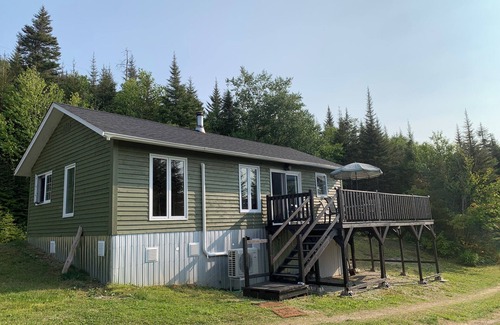 Bonne Bay Pond Cabin | Modern Cozy Cabin On Bonne Bay Pond. 10 min from Gros Morne National Park!