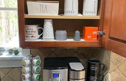 Albany House | Modern & Cozy Cntr Square Townhouse Gem from 1854