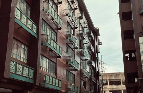 Moonwalk Condo | Modern & Cozy Condo near Manila Airport