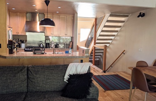 Kings Beach Condo | Modern Cozy Condo: Pool, Tennis, Pickle ball, Near Northstar and Lake Tahoe