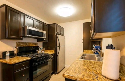 Imperial Beach Condo | Modern & Cozy ~Mins to the Beach ~ Queen Beds~ Pkg