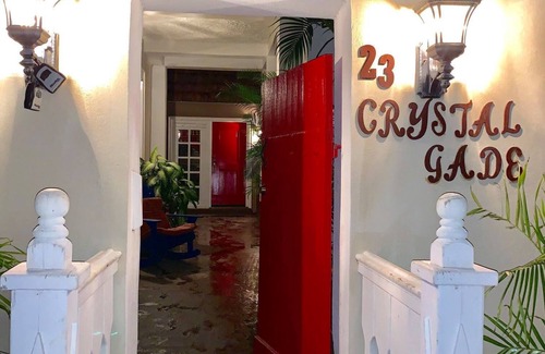 Charlotte Amalie Apartment | Modern Cozy Studio 🎨 Shopping 🛍Historical 10 minute drive to 🏖