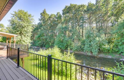 Oregon Coast House | Modern Creekside Retreat 1 Mi to Spirit Mtn Casino