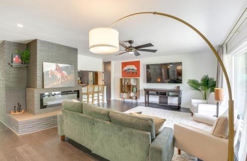 Oregon Coast House | Modern Creekside Retreat 1 Mi to Spirit Mtn Casino