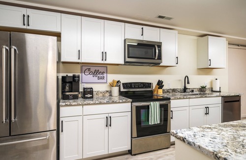 Wenatchee House | Modern Daylight Rambler w/Hottub