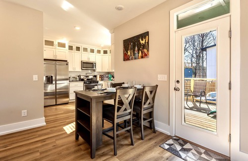 Hayes House | ⭐️ MODERN DURHAM RETREAT ⭐️ 🐕📚🏊‍♀️🏙🏥🛍🏟🍔🥂 CLOSE