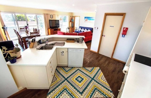 Bonney Apartment | Modern efficiently-designed Two-Bedroom Apartment Meningie