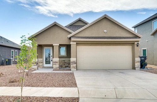 Biggs Field House | Modern El Paso Getaway with Patio and Backyard!