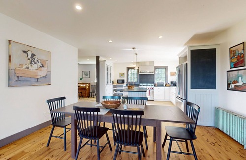 New Haven House | Modern farmhouse in classic VT orchard setting - stunning sunsets & location