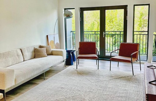 Quincy Apartment | Modern Furnished Apartment in Heart of Quincy