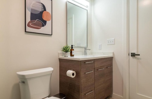 Quincy Apartment | Modern Furnished Apartment in Heart of Quincy