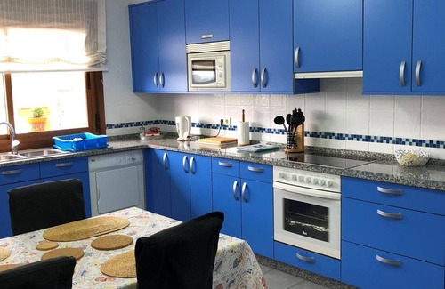 Tomino House | Modern Galician-style house with stunning views of vineyards and Portugal