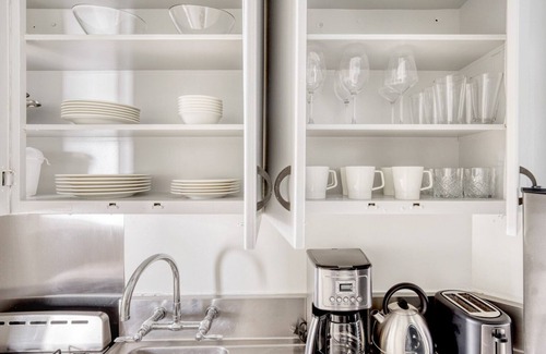 Gold Coast Apartment | Modern Gold Coast 1BR w/Doorman & Gym, 2 blocks to L, by Blueground