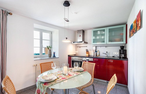 Bad Waldsee Apartment | Modern, high-quality vacation apartment 'Am Stadtsee' with lake view, small private garden + Wi-fi