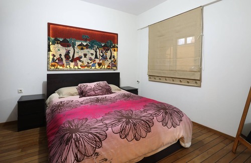 Piraeus Apartment | Modern home, fully equipped, two minutes from the Sea, restaurants, bars.