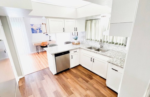 Robindell House | Modern Homely Family & Pet Friendly Oasis - Patio Dining