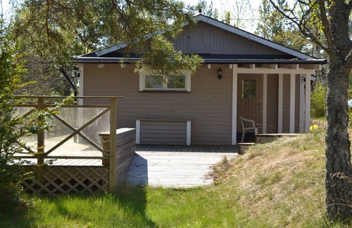 Ingaro Cottage | Modern homes. Unique unabashedly location with sea views, sea