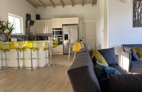 St. Andrew House | Modern Hope City House With Ocean Views