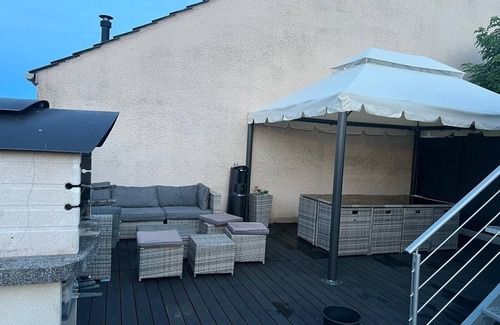 Jouy-le-Moutier House | Modern house