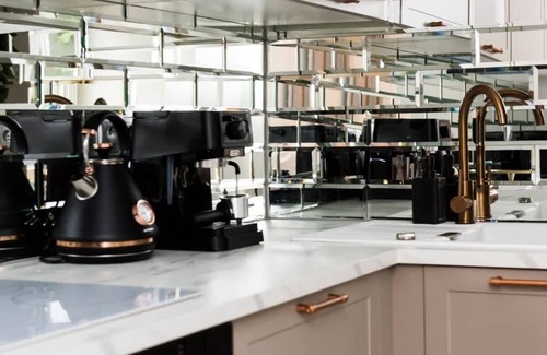 Wesoła Zachod Apartment | Modern interior near the Main Square