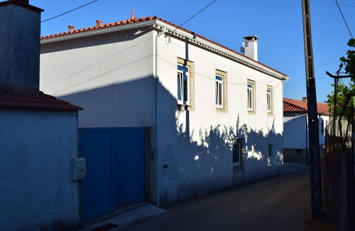 Vila Nova de Cerveira House | Modern, large family house with large garden near mountains and beach