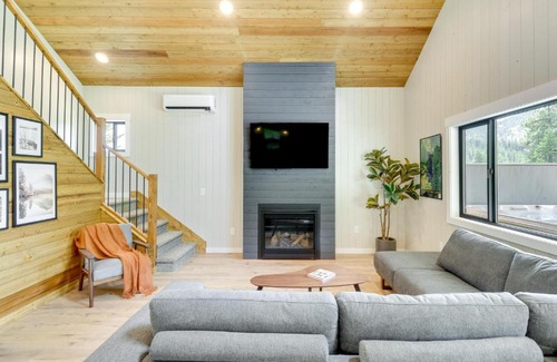 Lakeside House | Modern Lakeside Cabin with Mountain Views and Hot Tub!